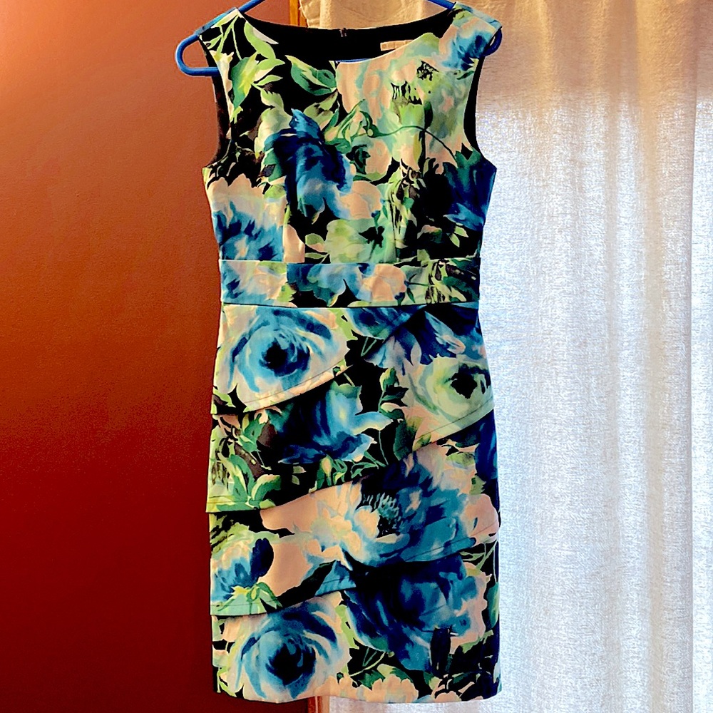 💐🌸Jump into spring weddings and dinners with this gorgeous dress!!💐🌸